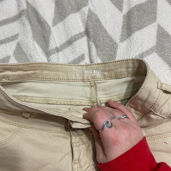 A set of high waisted shorts - Picture 7 of 12